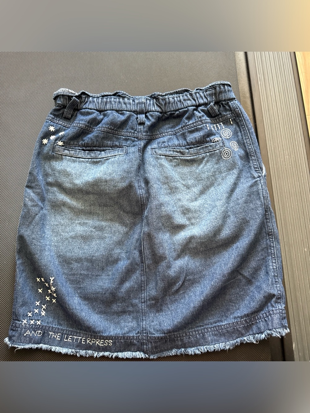 Pilcro Anthropologie Embroidered Patchwork Denim Skirt Boho Cottagecore Size S - Picture 2 of 5